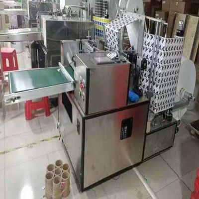 Macchina di imballaggio a quattro lati azionata meccanicamente 220V 5KW 6 corsie Produzione di tamponi di alcol