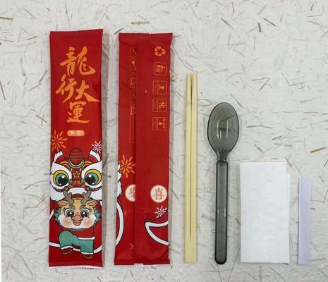 Linea di imballaggio completamente automatica per cucchiaio, forchetta, coltello, stuzzicadenti, tovagliolo, salsa, pepe, posate